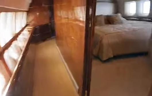 光内景金光闪闪堪比“空军一号”球盟会特朗普私人飞机被孙女曝(图11)
